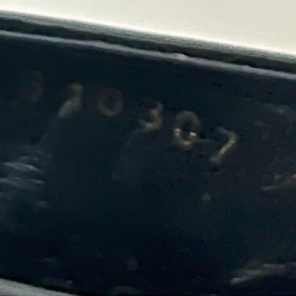 AUTHENTIC GUCCI BLACK PATENT LEATHER SANDALS - Picture 8 of 8